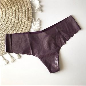 Victoria’s Secret PINK No Show Scallop Thong Panty BlackBerry Wine Shine M NEW